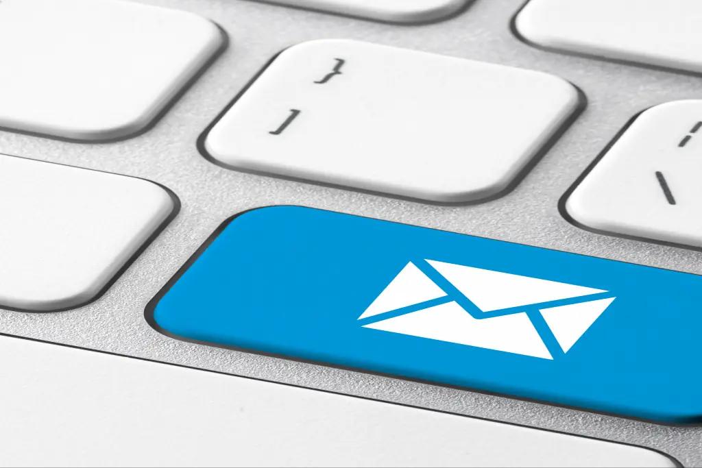 Anexet-Konsole zeigt erfasste Konstruktions-E-Mails und Dateiübertragungen