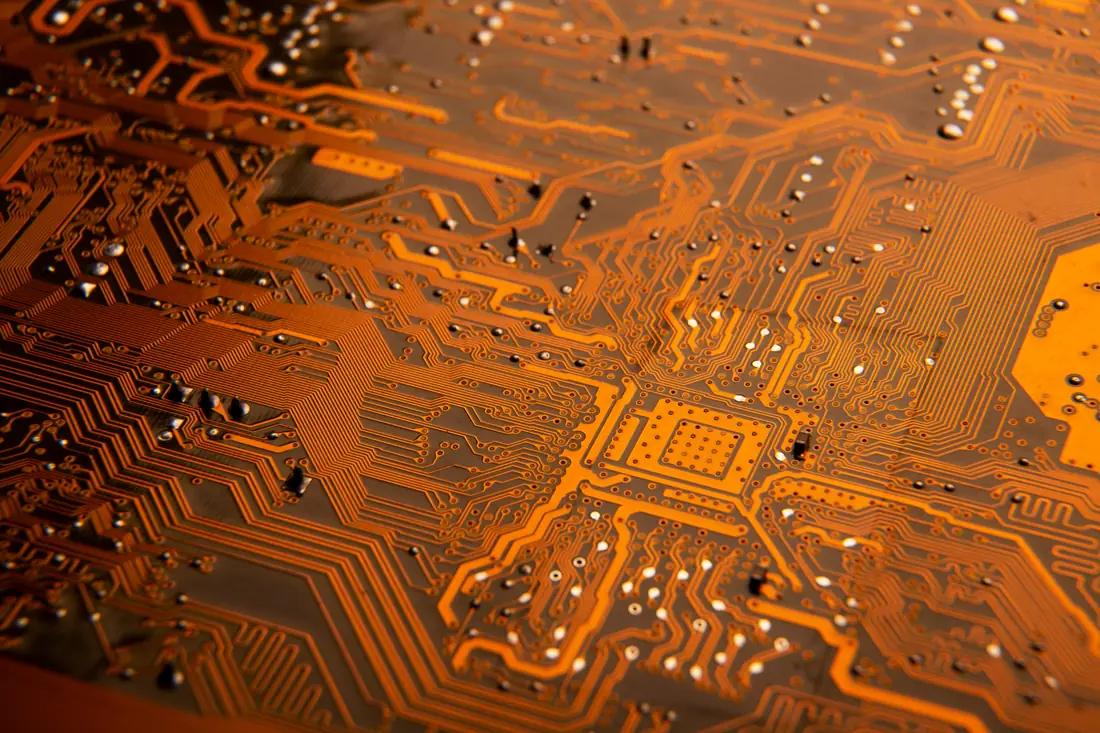 Anexet-KI-Panel meldet eine verdächtige E-Mail mit einer kurzen Risikozusammenfassung